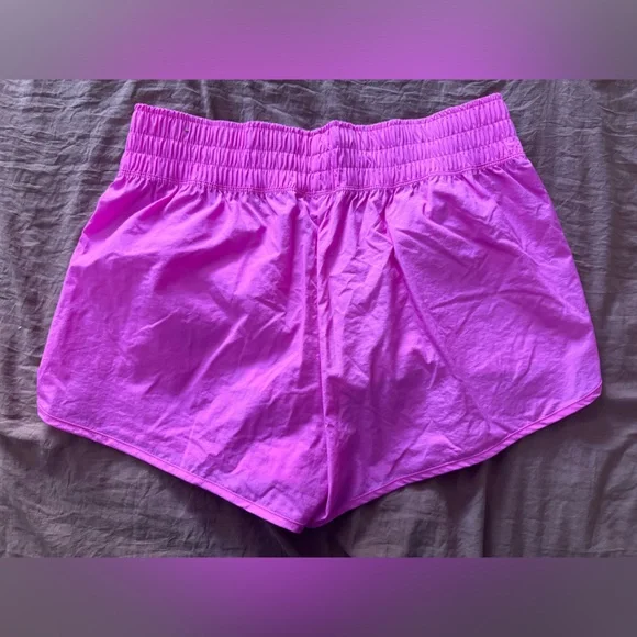 PINK Active Shorts - Picture 6 of 7